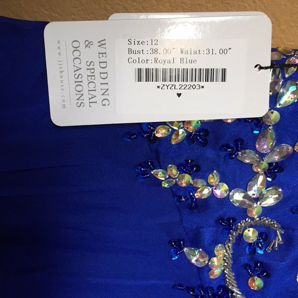 Dress - Picture 4 of 8